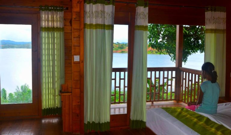 Waterfront Royal Cottages LakeRose Wayanad Resort